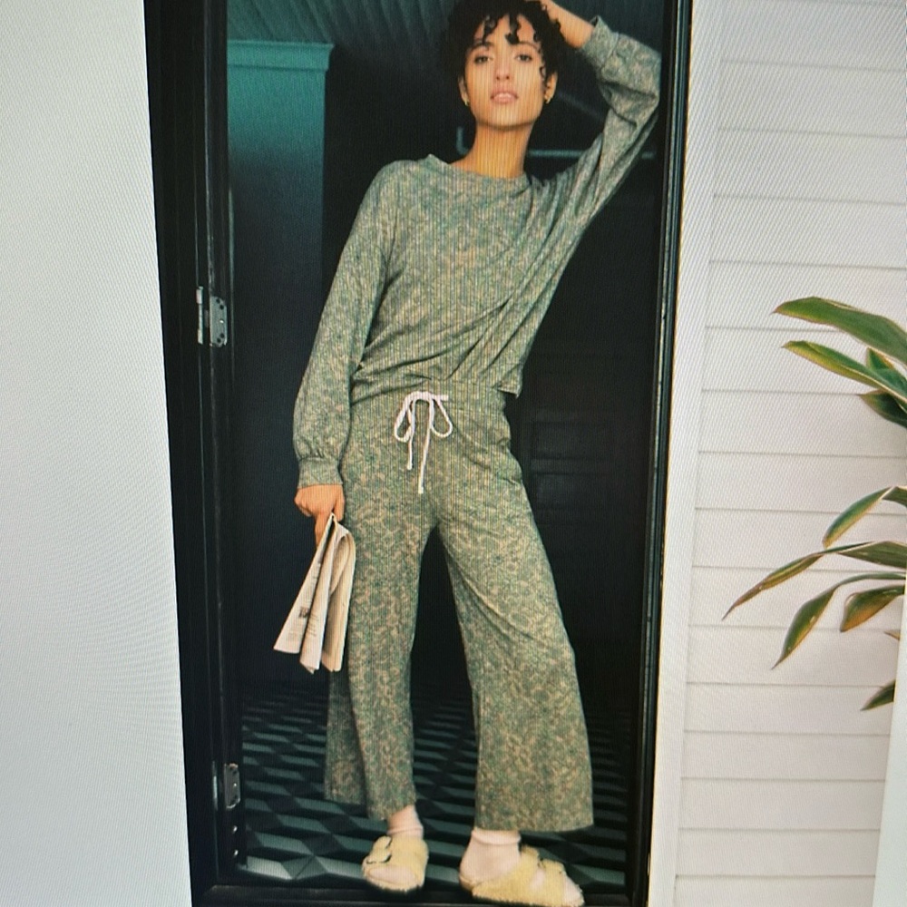 Sundry Floral Sweatshirt- in Moss - size XS